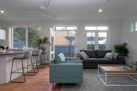 One Bedroom Cottage Close To Adelaide CBD - Accommodation Newcastle 0