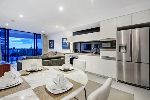 Oracle Broadbeach - Accommodation Newcastle 3