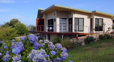 Ou+look BnB - Accommodation Newcastle 0
