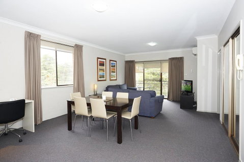 Oxley Court Serviced Apartments - Accommodation Newcastle 2