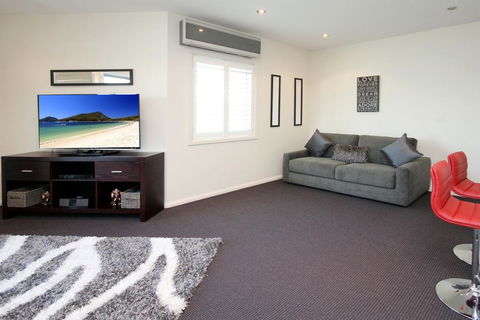 Pacific Blue Apartment 258, 265 Sandy Point Road - Accommodation Newcastle 3