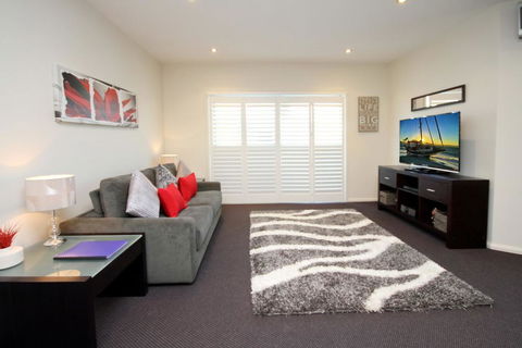 Pacific Blue Apartment 258, 265 Sandy Point Road - Accommodation Newcastle 1