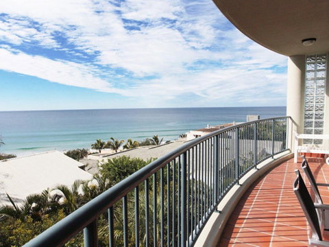Panoramic Ocean Views Of Sunshine Beach Unit 5 Vista Pacific 12 Bryan Street - Accommodation Newcastle 0