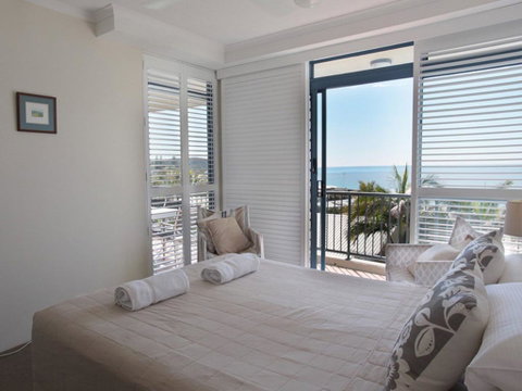Panoramic Ocean Views Of Sunshine Beach Unit 5 Vista Pacific 12 Bryan Street - Accommodation Newcastle 3
