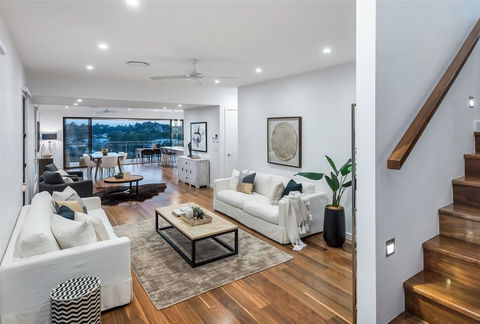 Panoramic Views Villa Birdwood Terrace 4 Bedroms - Toowong - Accommodation Newcastle 3