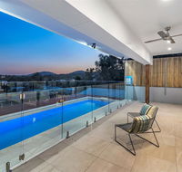 Panoramic Views Villa Birdwood Terrace 4 Bedroms - Toowong - Accommodation Newcastle