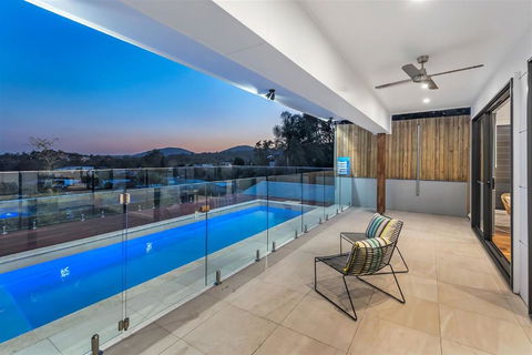 Panoramic Views Villa Birdwood Terrace 4 Bedroms - Toowong - Accommodation Newcastle 0