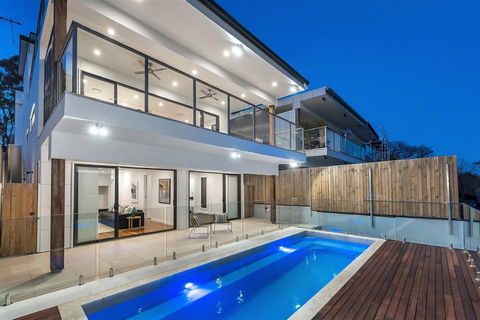 Panoramic Views Villa Birdwood Terrace 4 Bedroms - Toowong - Accommodation Newcastle 1
