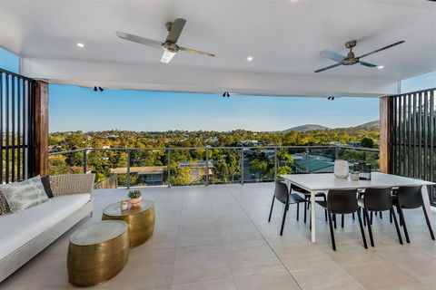 Panoramic Views Villa Birdwood Terrace 4 Bedroms - Toowong - Accommodation Newcastle 2