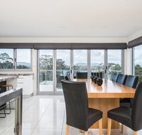 Paradise Point - Tamar Valley 14 Persons Residence with pool - Accommodation Newcastle