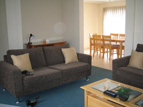 Park Avenue - Forest Hill - Accommodation Newcastle 3