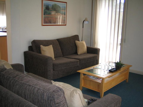 Park Avenue - Forest Hill - Accommodation Newcastle 2