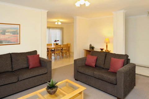 Park Avenue - Forest Hill - Accommodation Newcastle 0