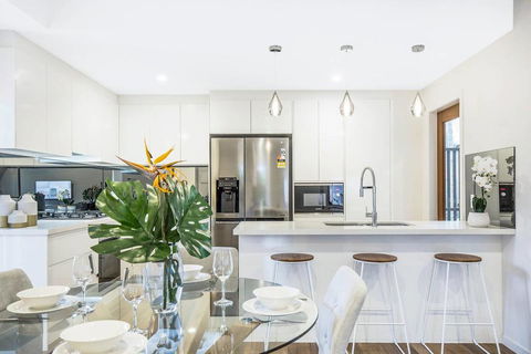 Park Avenue Townhouse Retreat Brisbane Sleeps 10 - Accommodation Newcastle 1