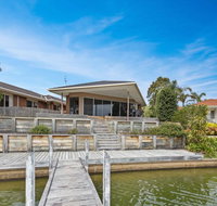 Pelican Brief - relaxing canal frontage - Accommodation Newcastle