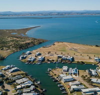 Pelican Landing - Stunning Lake King Views - Accommodation Newcastle