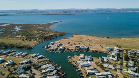 Pelican Landing - Stunning Lake King Views - Accommodation Newcastle 0