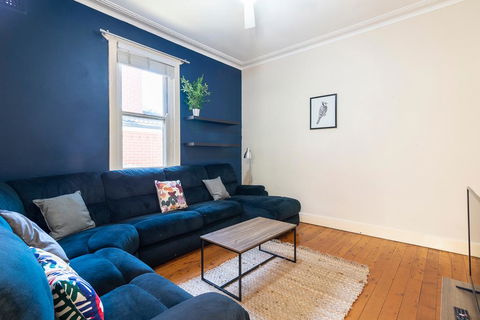 PET FRIENDLY FAMILY HOME WILLOUGHBY - Accommodation Newcastle 0