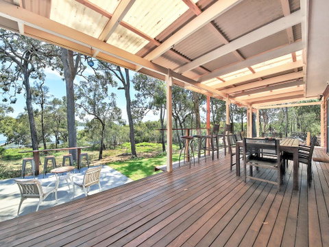Pet Friendly Waterfront Holiday House On Peacefull Island With Bikes And Kayaks - Accommodation Newcastle 2