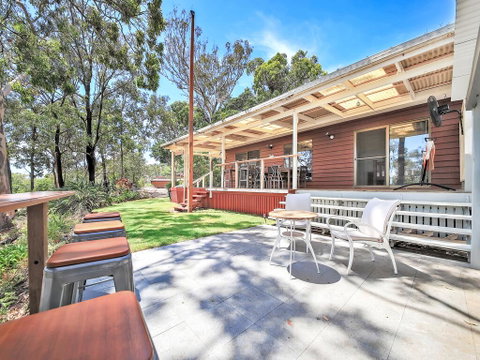 Pet Friendly Waterfront Holiday House On Peacefull Island With Bikes And Kayaks - Accommodation Newcastle 1