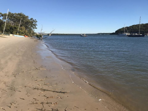 Pet Friendly Waterfront Holiday House On Peacefull Island With Bikes And Kayaks - Accommodation Newcastle 0