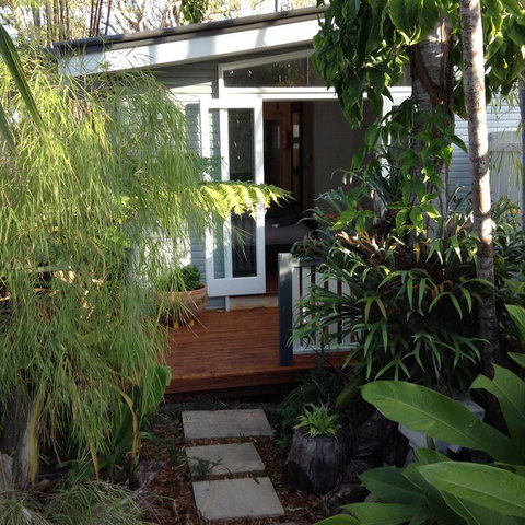 Petrie Garden Studio - Accommodation Newcastle 0