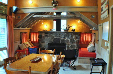 Pinnacle - Accommodation Newcastle 0