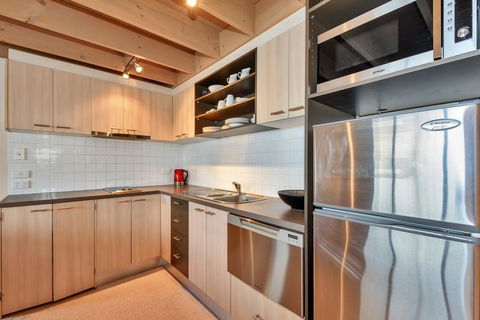 Pinot - Accommodation Newcastle 1