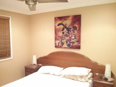 Poinciana Mews - Accommodation Newcastle 2