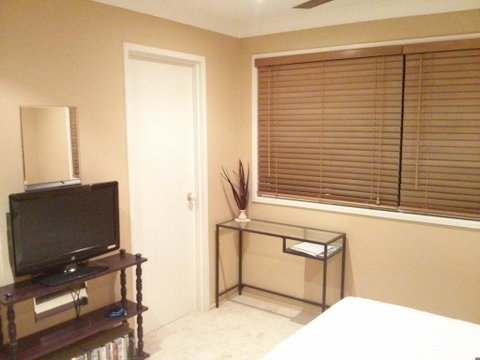 Poinciana Mews - Accommodation Newcastle 3