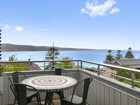 POINT GREY APARTMENT 2 - Ocean VIews With Wifi - Accommodation Newcastle 0
