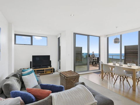 POINT GREY APARTMENT 2 - Ocean VIews With Wifi - Accommodation Newcastle 2