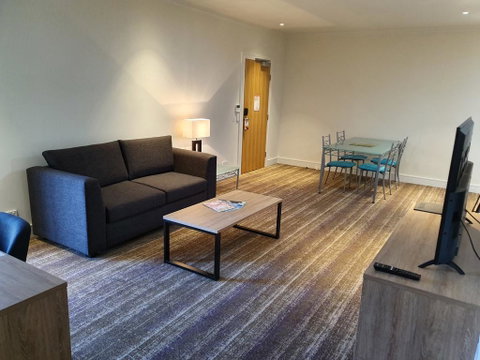 Porter's Plainland Hotel - Accommodation Newcastle 2