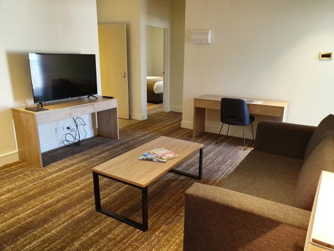 Porter's Plainland Hotel - Accommodation Newcastle 1