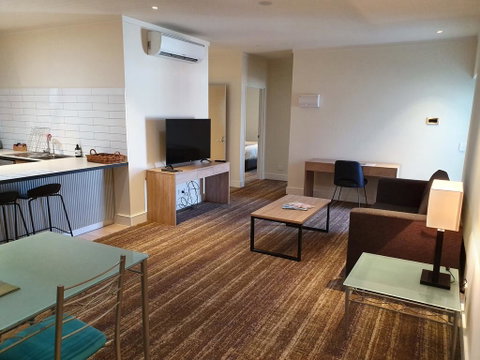 Porter's Plainland Hotel - Accommodation Newcastle 3