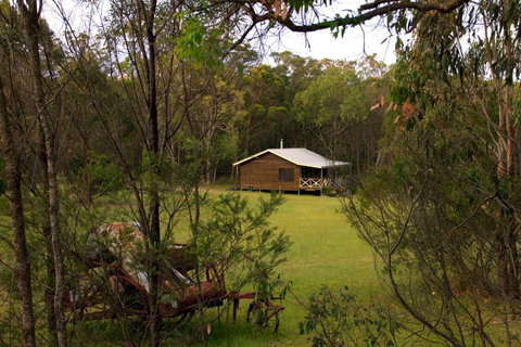 Possum's Hollow And Hooter's Hut - Accommodation Newcastle 0