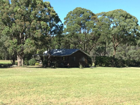 Possum's Hollow And Hooter's Hut - Accommodation Newcastle 2
