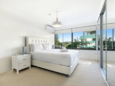 Private Apartment - Central Broadbeach - Accommodation Newcastle 2