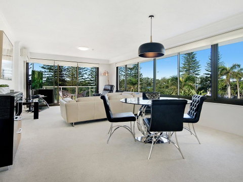 Private Apartment - Central Broadbeach - Accommodation Newcastle 0