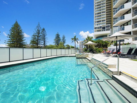 Private Apartment - Central Broadbeach - Accommodation Newcastle 3
