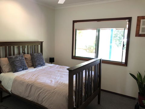 Quiet Family Retreat - Accommodation Newcastle 2