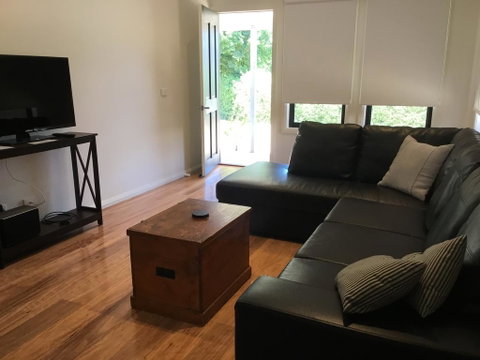 Rail Trail Cottage - Accommodation Newcastle 1