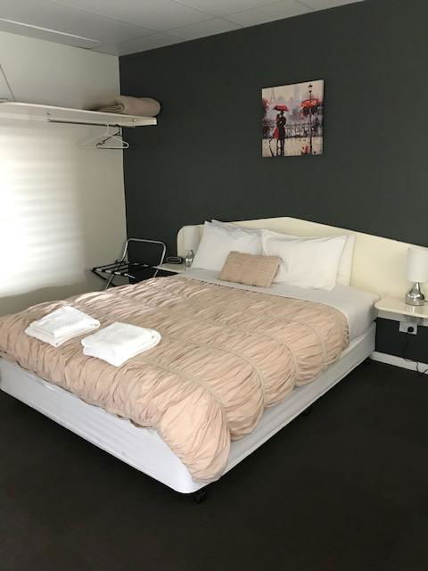 RAILWAY HOTEL MOTEL - Accommodation Newcastle 3