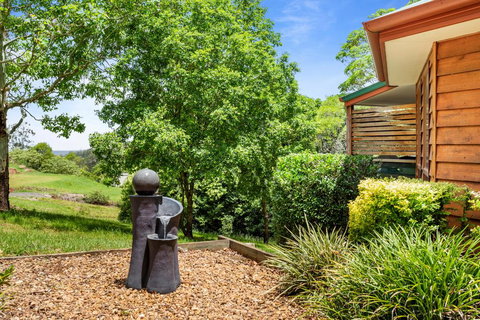 Ravensbourne Escape-Tree Tops - Accommodation Newcastle 3