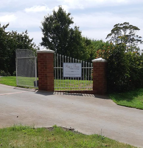 Ray's Farm - Accommodation Newcastle 3