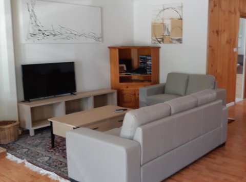 Ray's Farm - Accommodation Newcastle 0