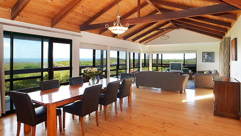 Red Door - Accommodation Newcastle 2