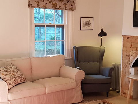 Redruth - 2 Bedroom Cottage Situated In Wandiligong - Accommodation Newcastle 2