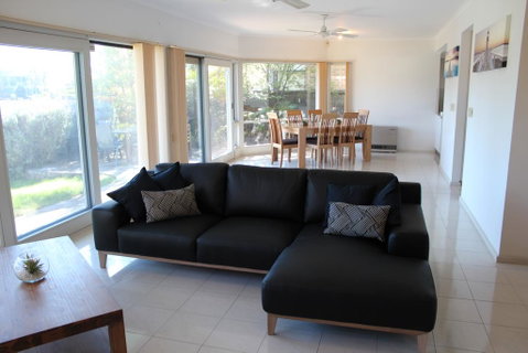 Relax At The Marina - Accommodation Newcastle 1