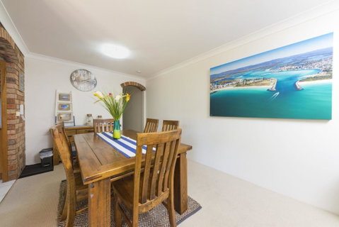 Renas Court Unit 8 - Accommodation Newcastle 2